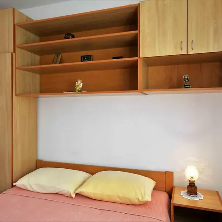 Zdenka Apartment Kaprije