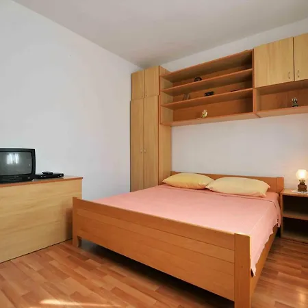 Zdenka Apartment *